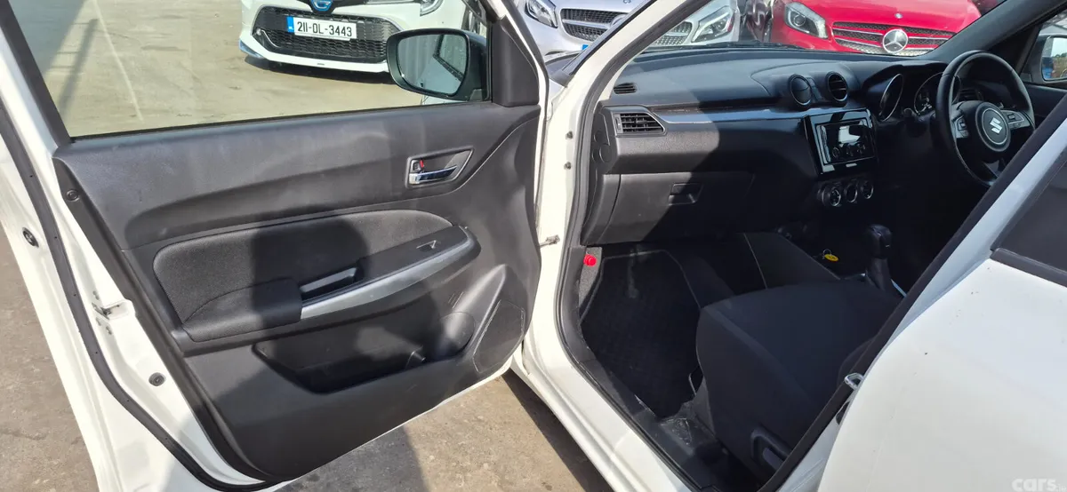Suzuki Swift Hatchback, Petrol, 2020, White