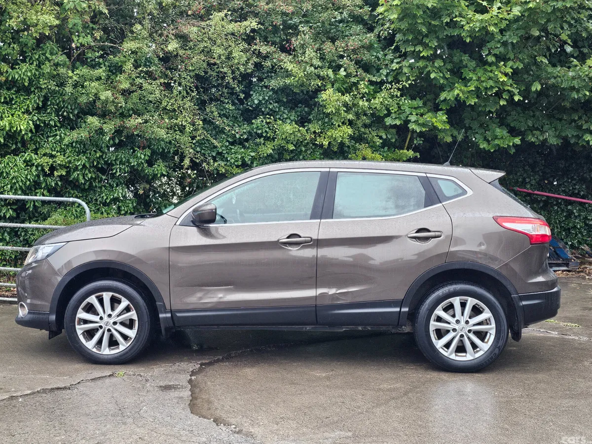 Nissan Qashqai Hatchback, Diesel, 2015, Brown