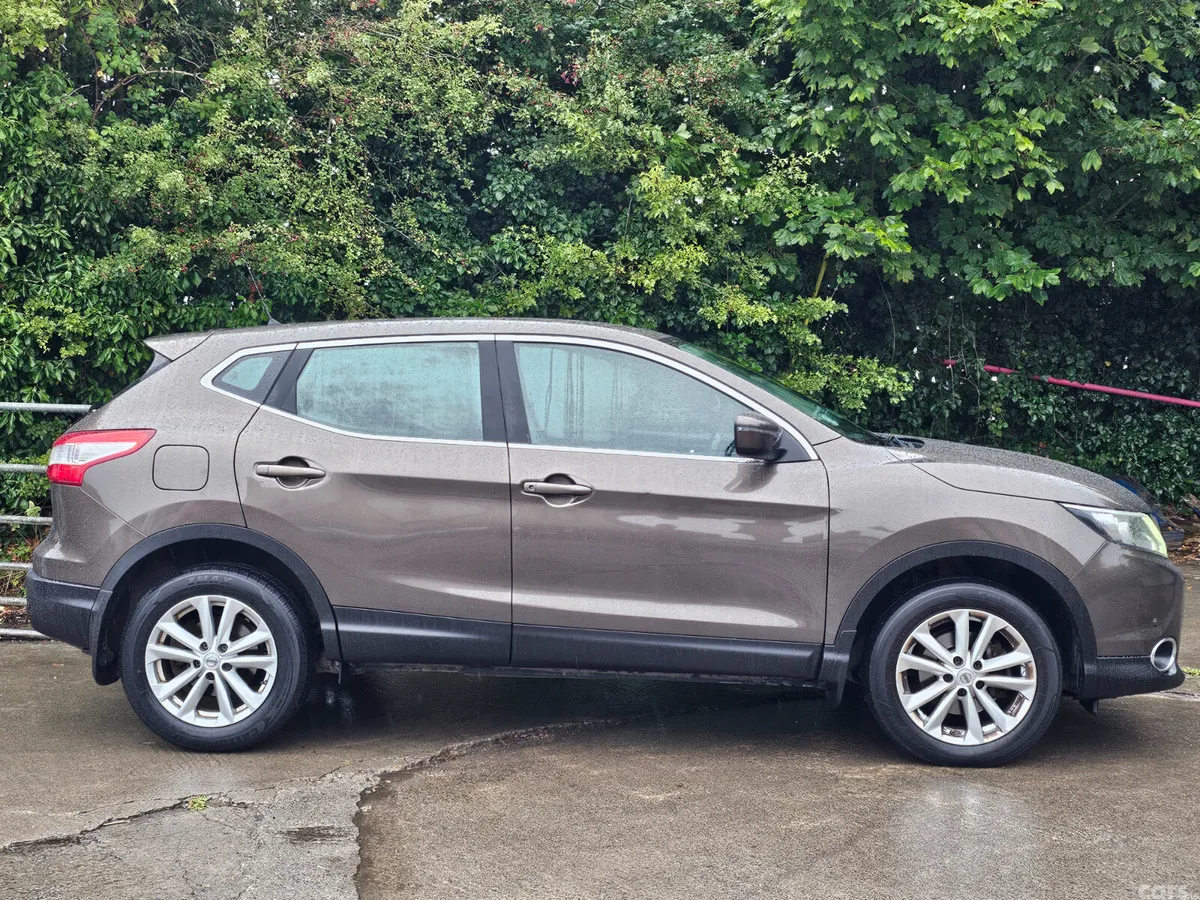Nissan Qashqai Hatchback, Diesel, 2015, Brown