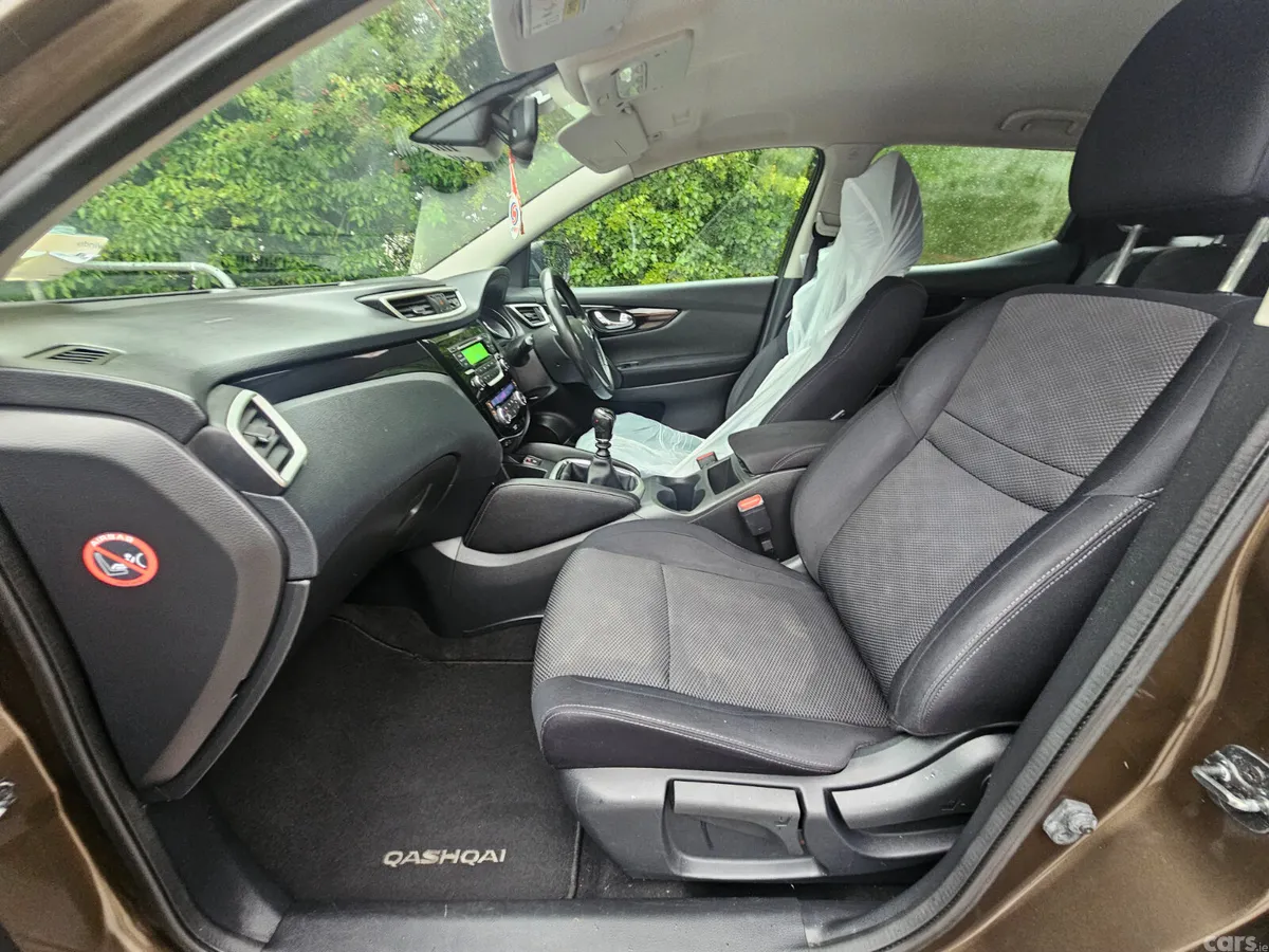 Nissan Qashqai Hatchback, Diesel, 2015, Brown