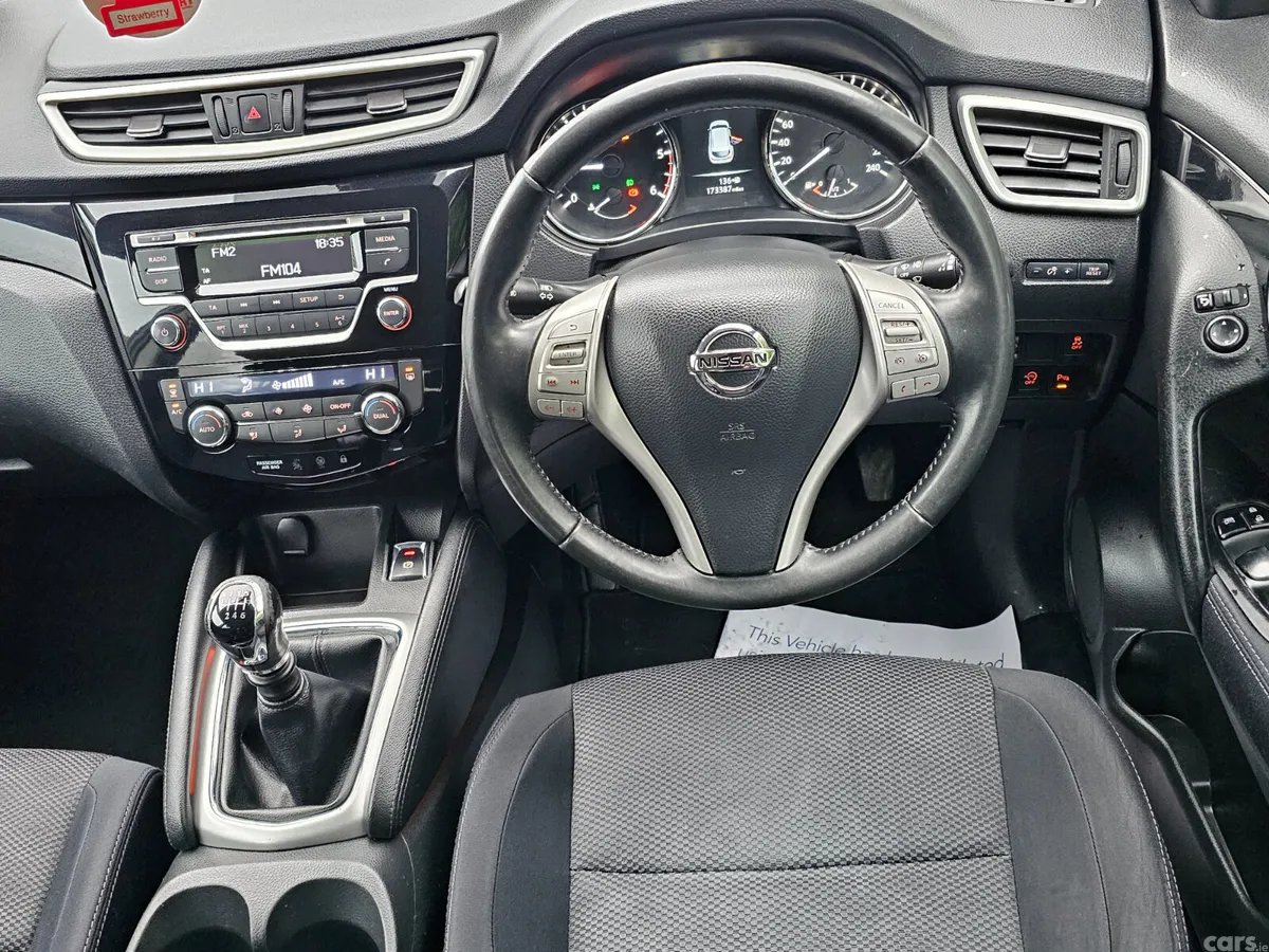 Nissan Qashqai Hatchback, Diesel, 2015, Brown