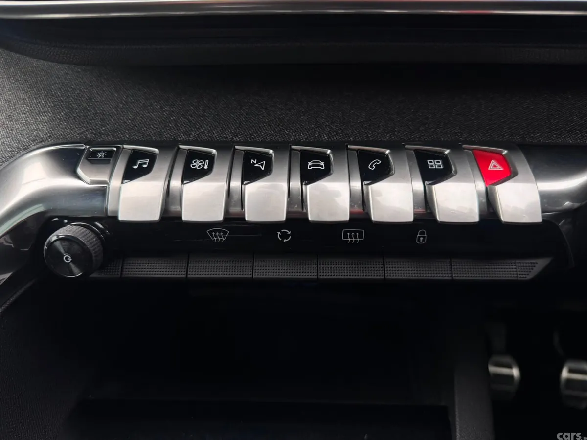 Peugeot 5008 MPV, Petrol, 2018, Green