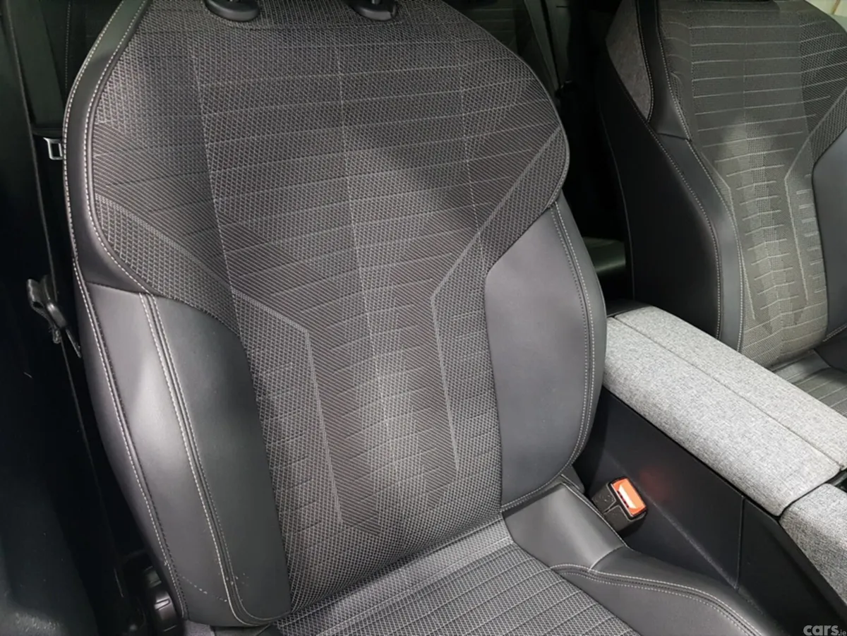 Peugeot 3008 MPV, Petrol Hybrid, 2024, White