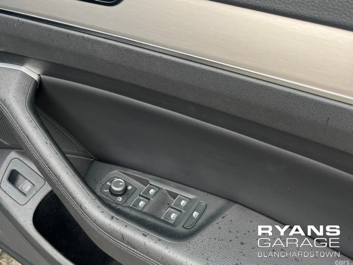 Volkswagen Passat Saloon, Petrol, 2018, Brown