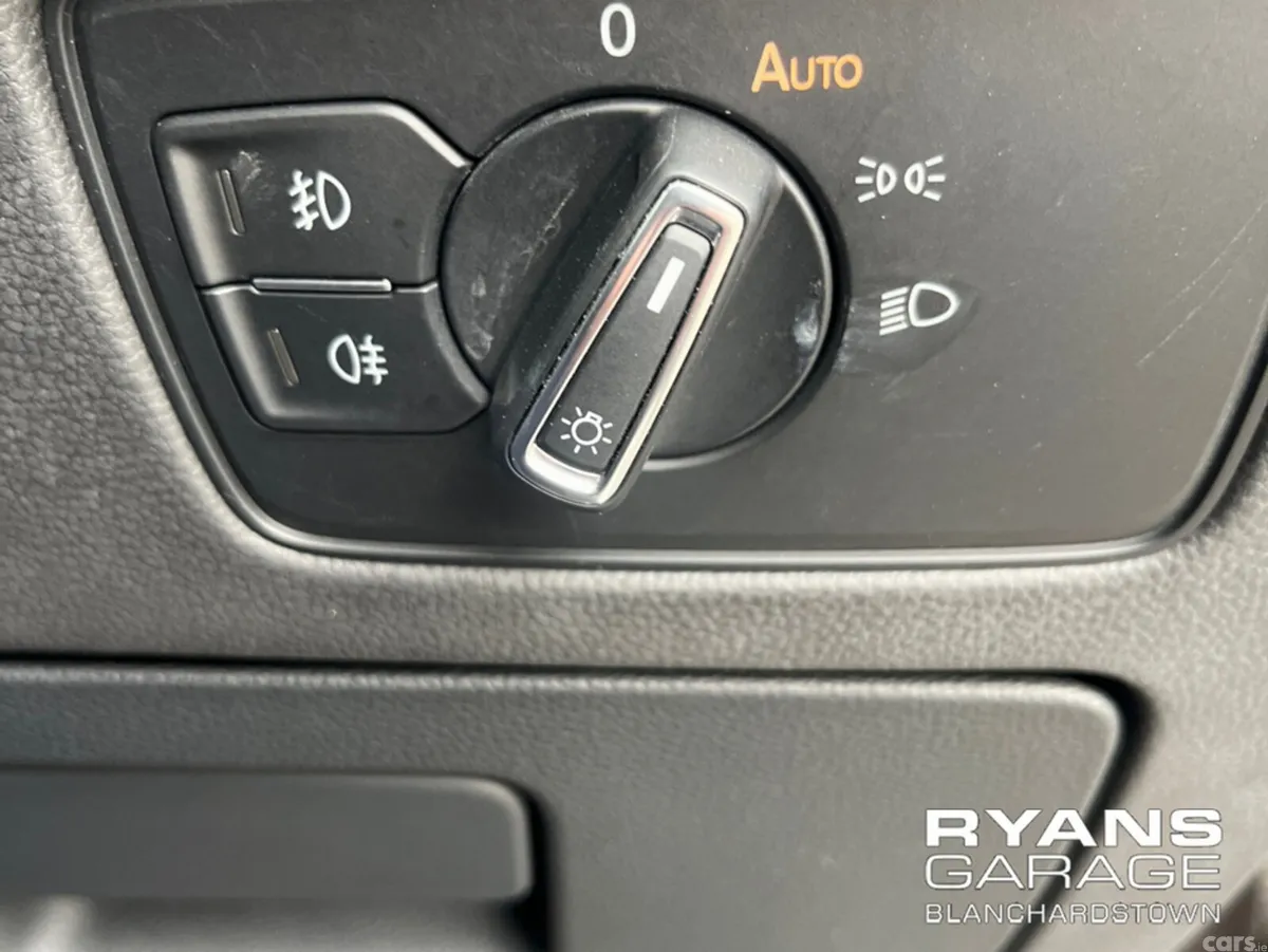Volkswagen Passat Saloon, Petrol, 2018, Brown