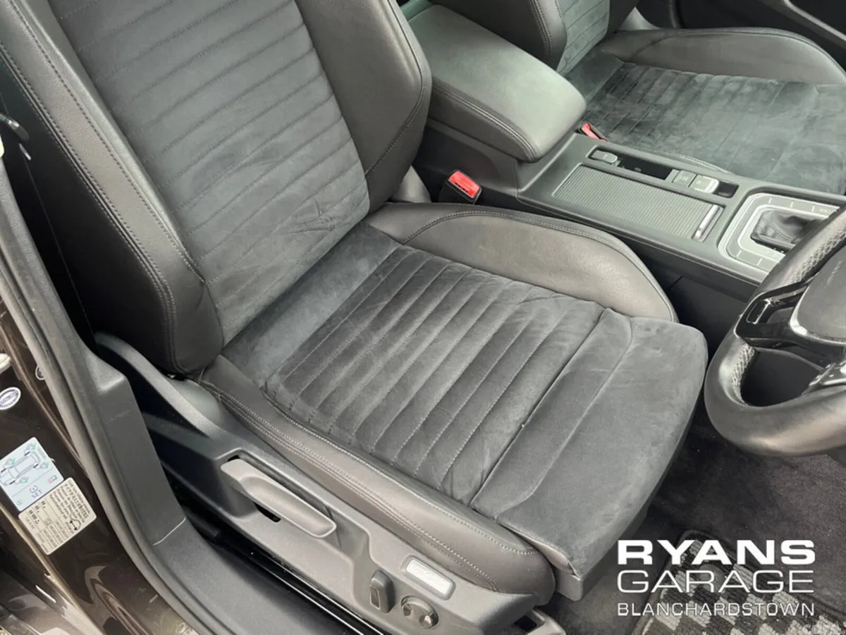 Volkswagen Passat Saloon, Petrol, 2018, Brown