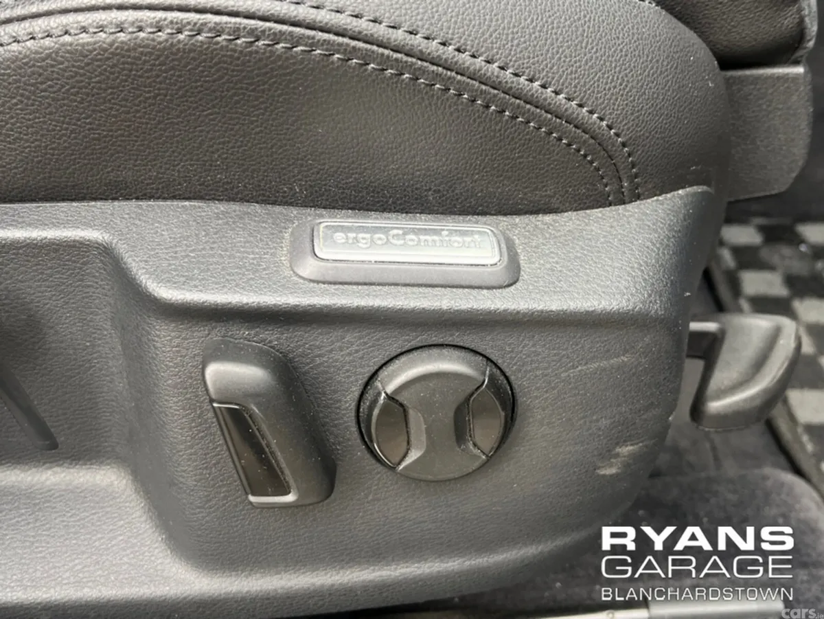 Volkswagen Passat Saloon, Petrol, 2018, Brown