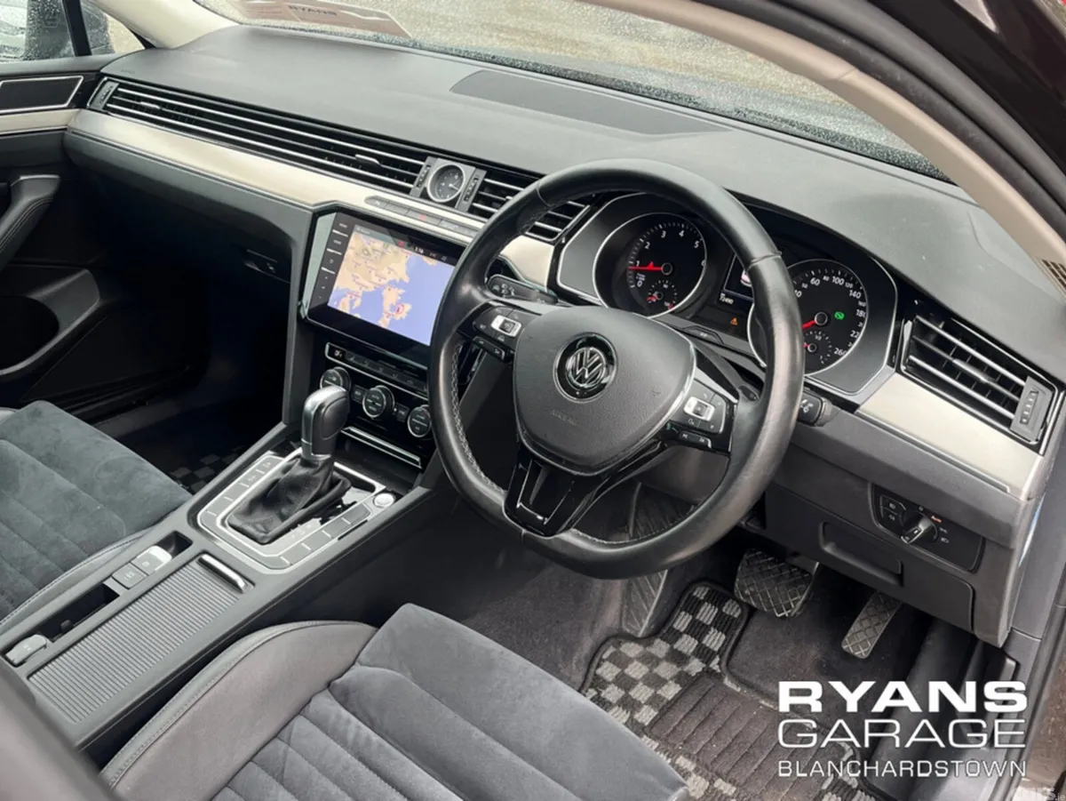 Volkswagen Passat Saloon, Petrol, 2018, Brown