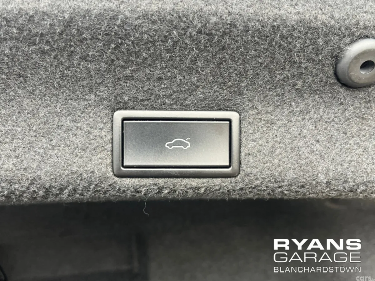 Volkswagen Passat Saloon, Petrol, 2018, Brown