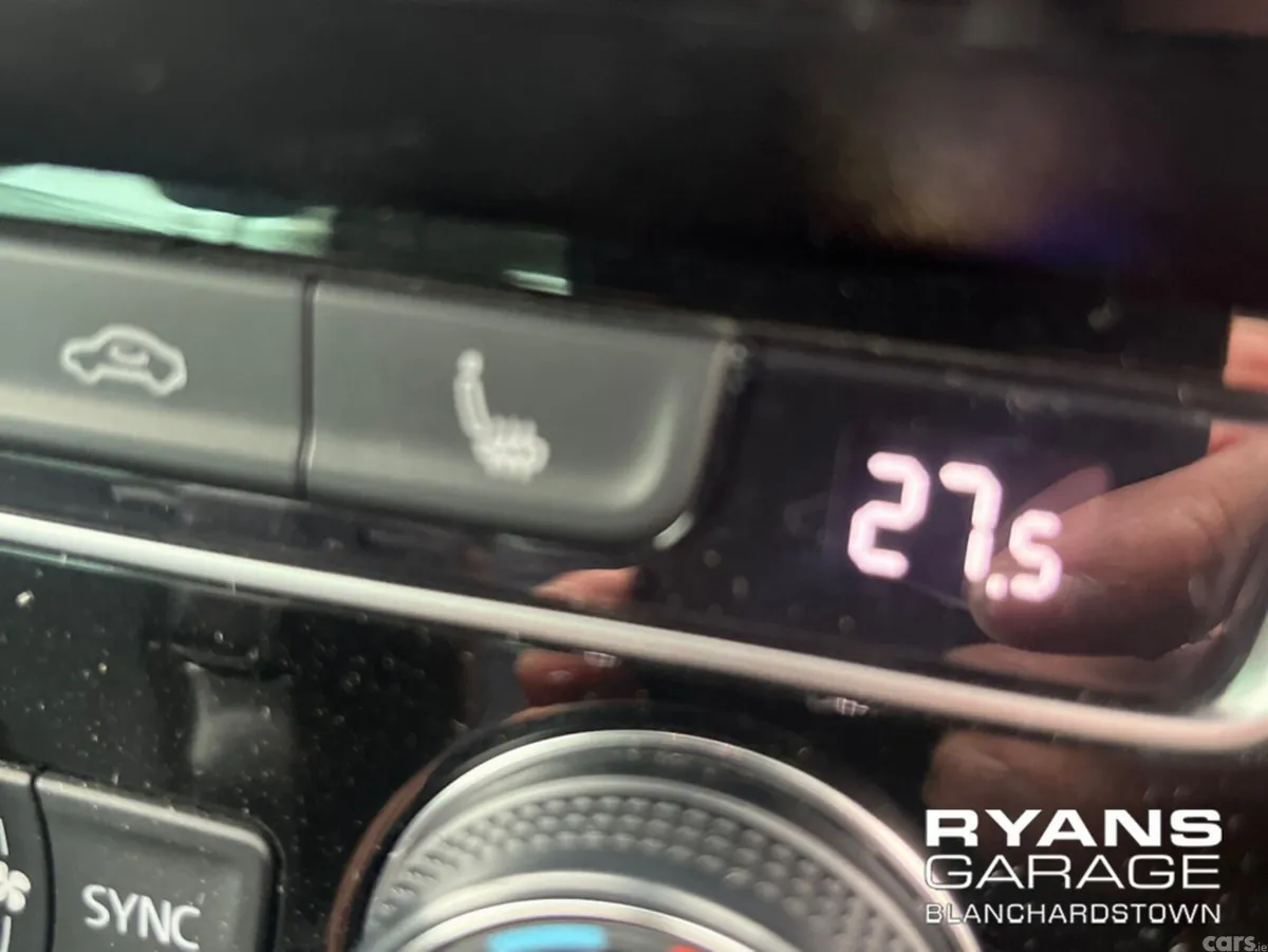 Volkswagen Passat Saloon, Petrol, 2018, Brown