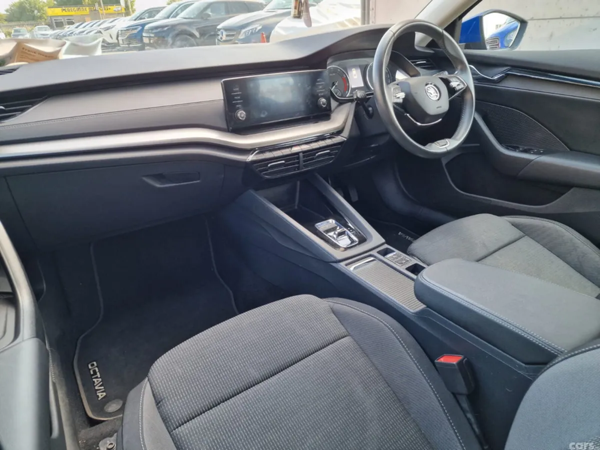 Skoda Octavia Hatchback, Petrol, 2021, Blue