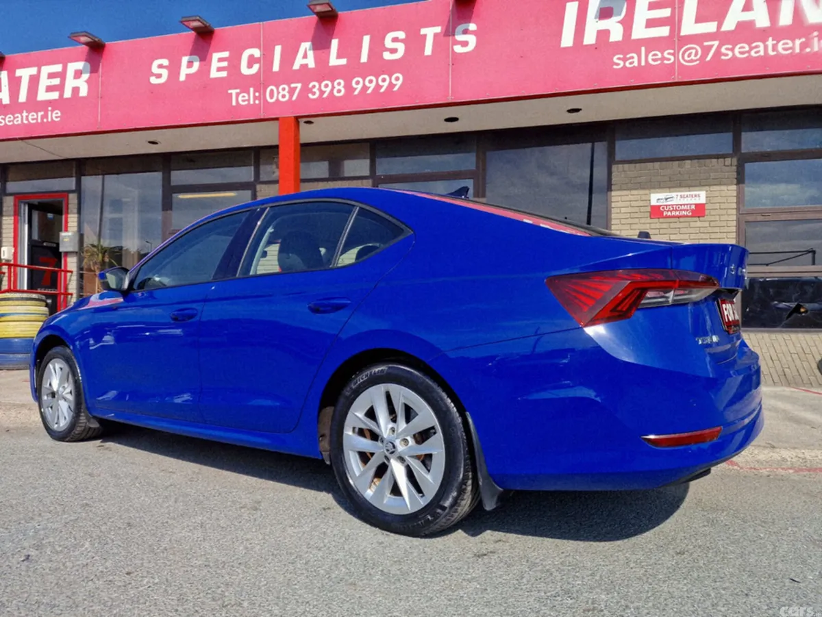 Skoda Octavia Hatchback, Petrol, 2021, Blue