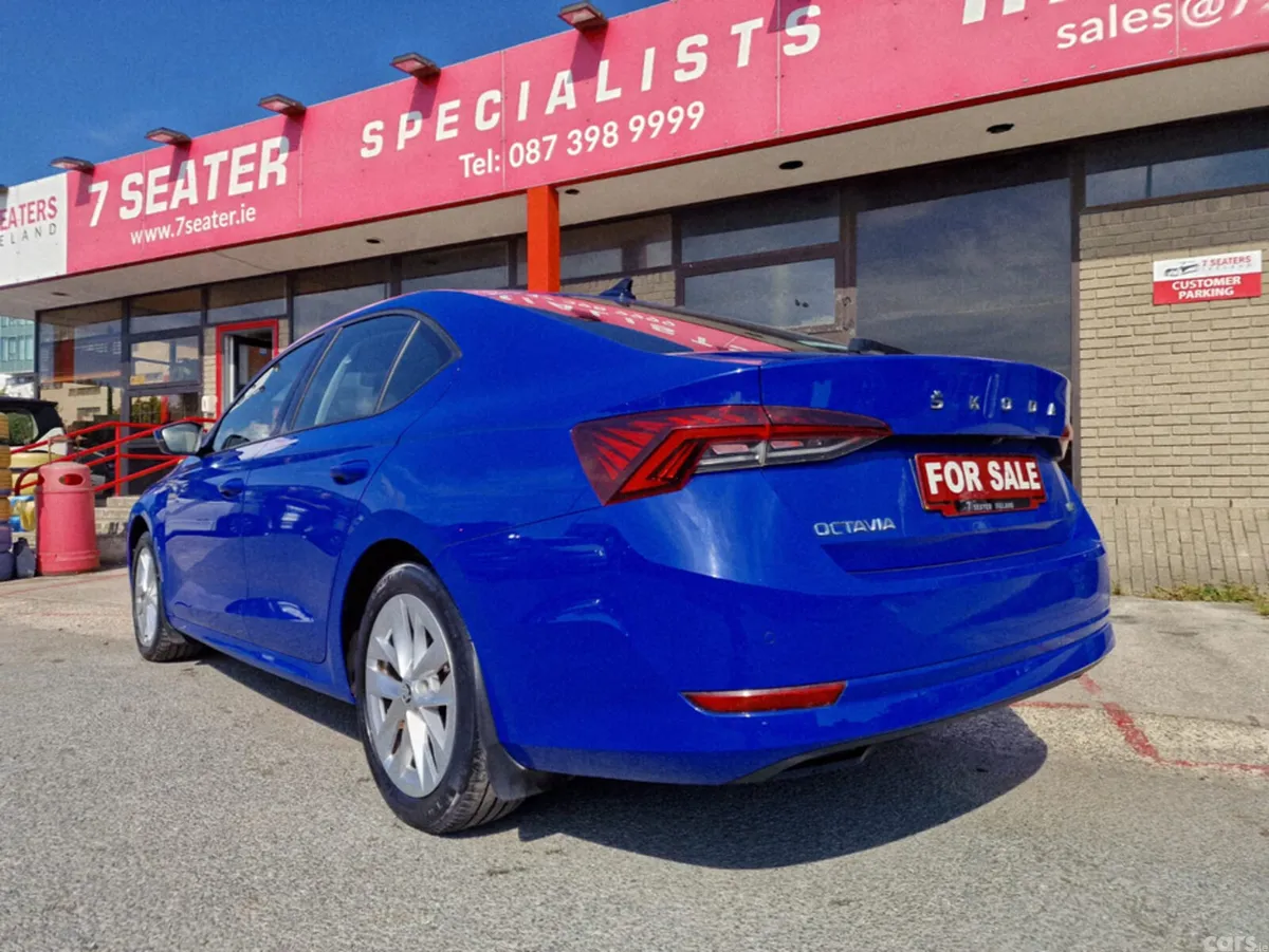 Skoda Octavia Hatchback, Petrol, 2021, Blue