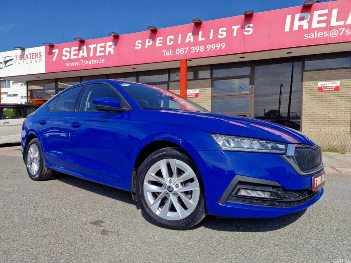 Skoda Octavia Hatchback, Petrol, 2021, Blue