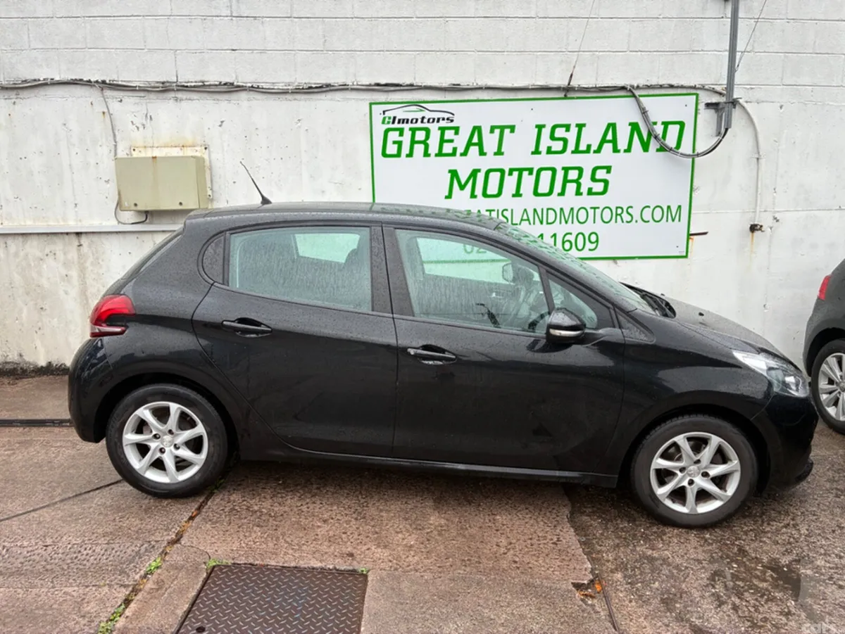 Peugeot 208 Hatchback, Petrol, 2016, Black