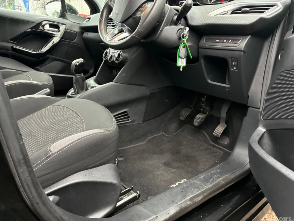 Peugeot 208 Hatchback, Petrol, 2016, Black
