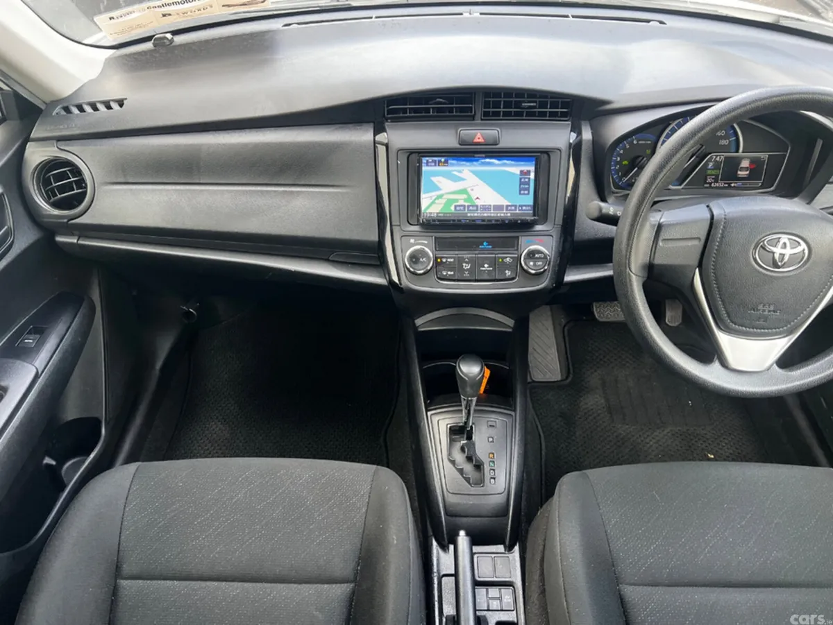 Toyota Corolla Saloon, Petrol Hybrid, 2020, White