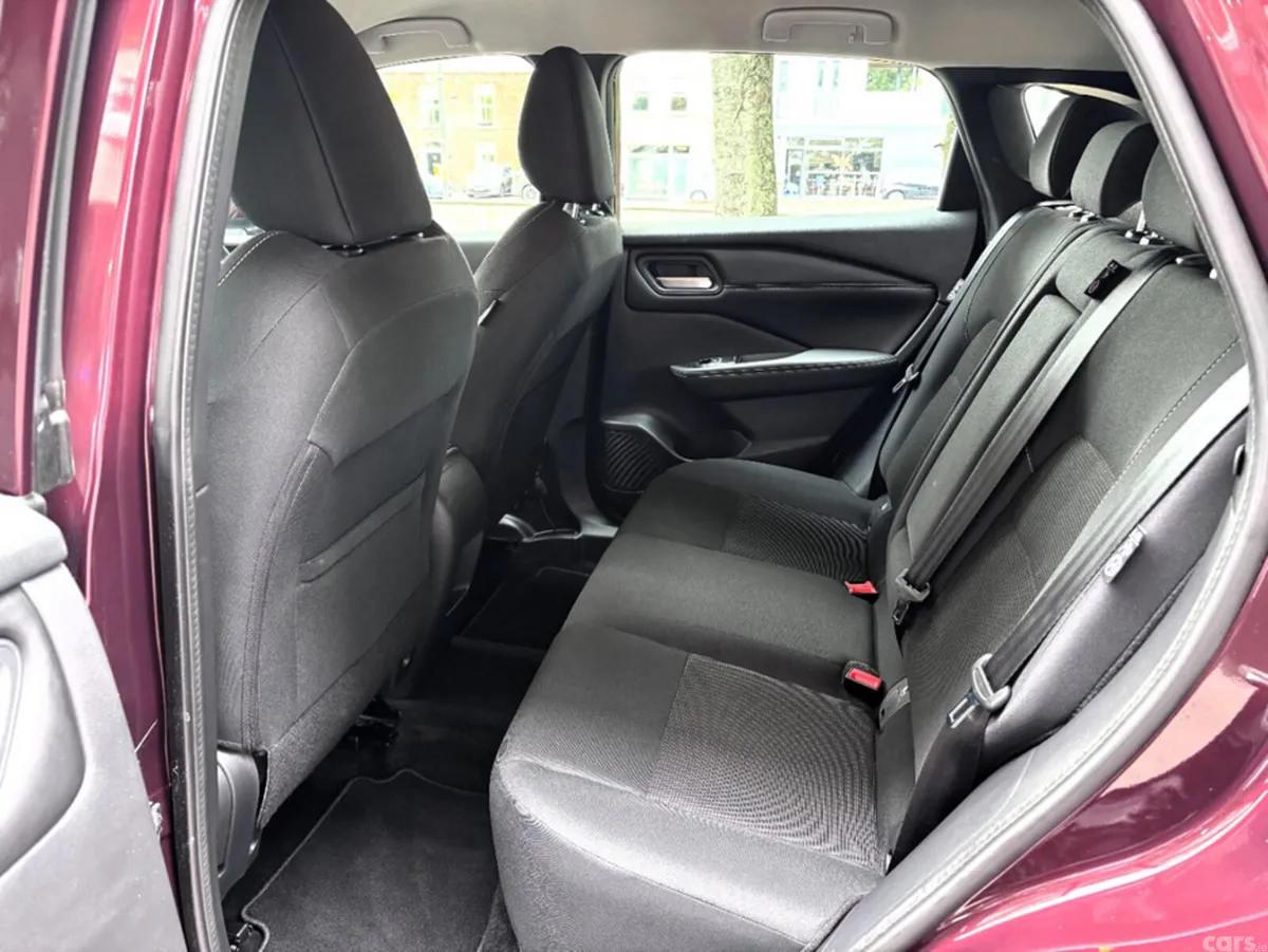Nissan Qashqai MPV, Petrol, 2023, Red