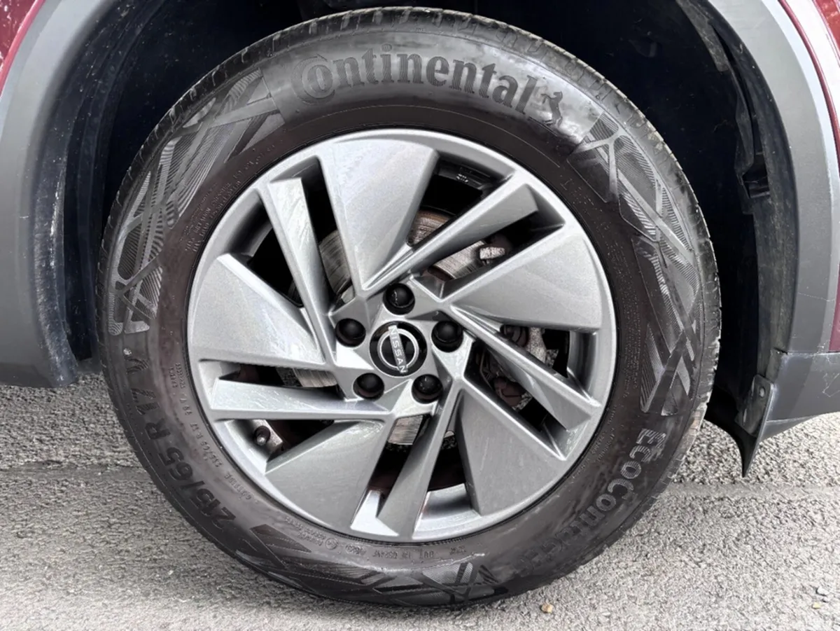 Nissan Qashqai MPV, Petrol, 2023, Red