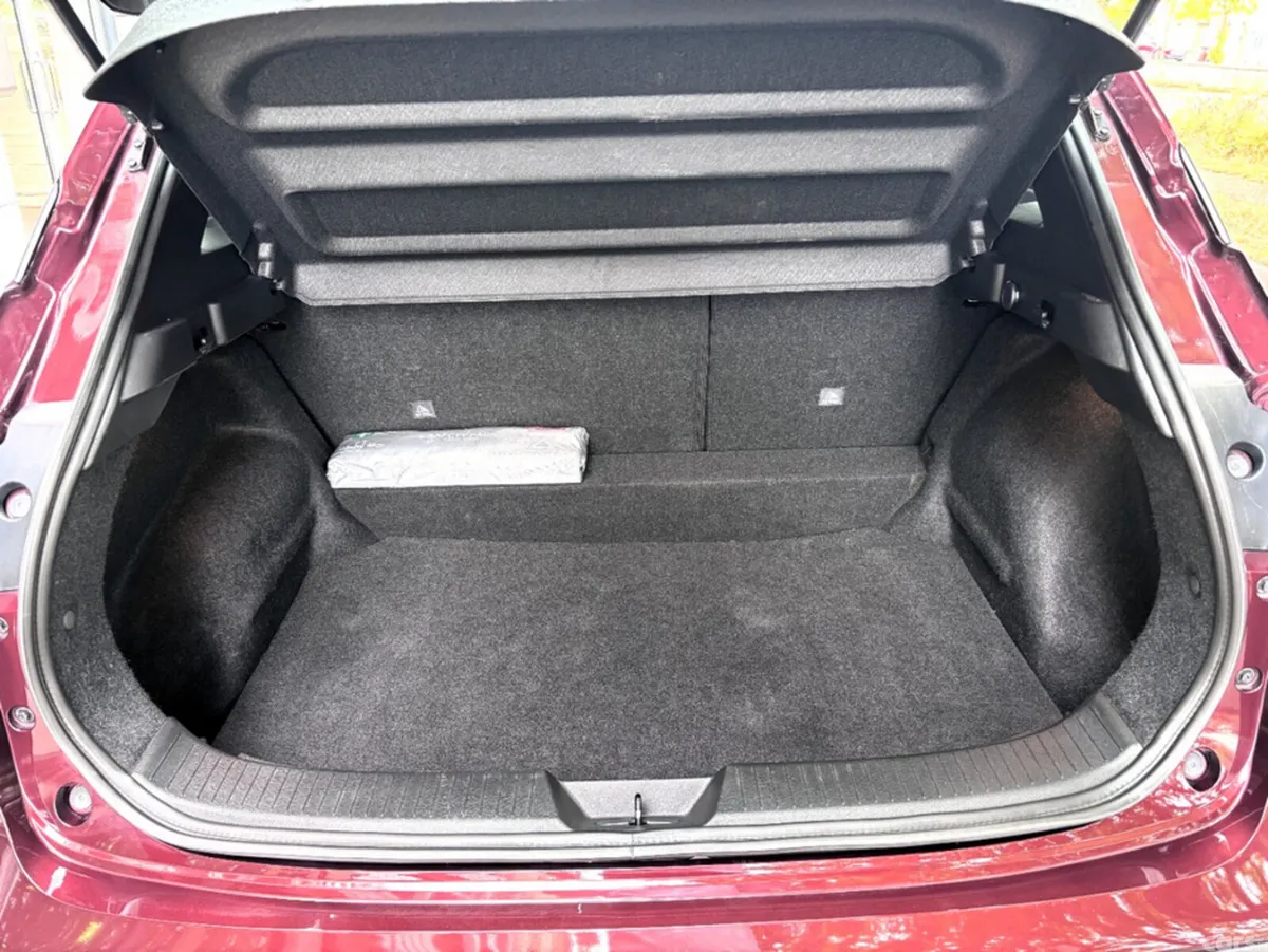 Nissan Qashqai MPV, Petrol, 2023, Red