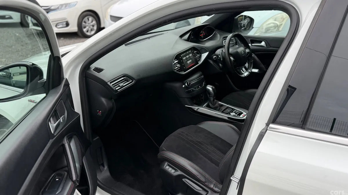 Peugeot 308 Hatchback, Petrol, 2016, White