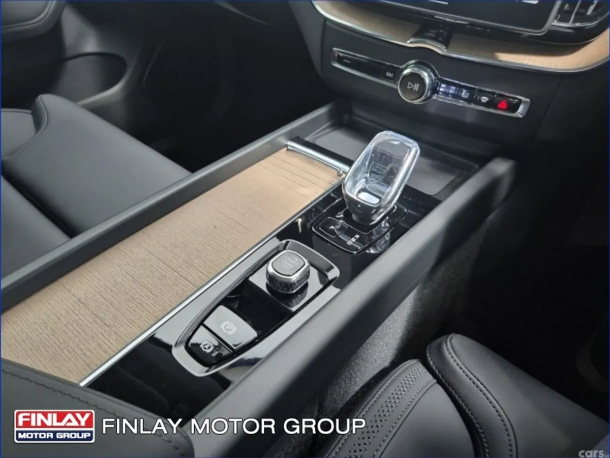Volvo XC60 SUV, Petrol Plug-in Hybrid, 2026, Black
