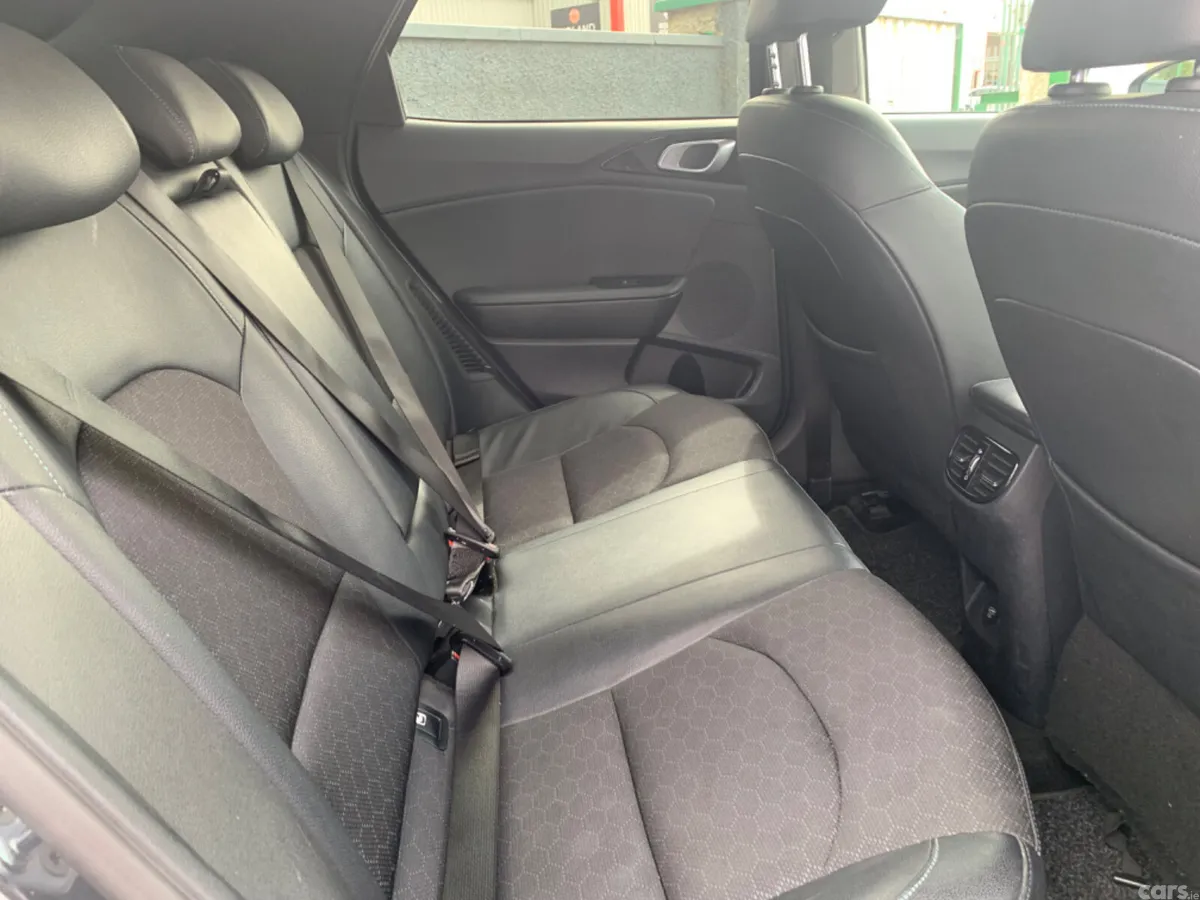 Kia XCeed Hatchback, Petrol Plug-in Hybrid, 2023, Grey