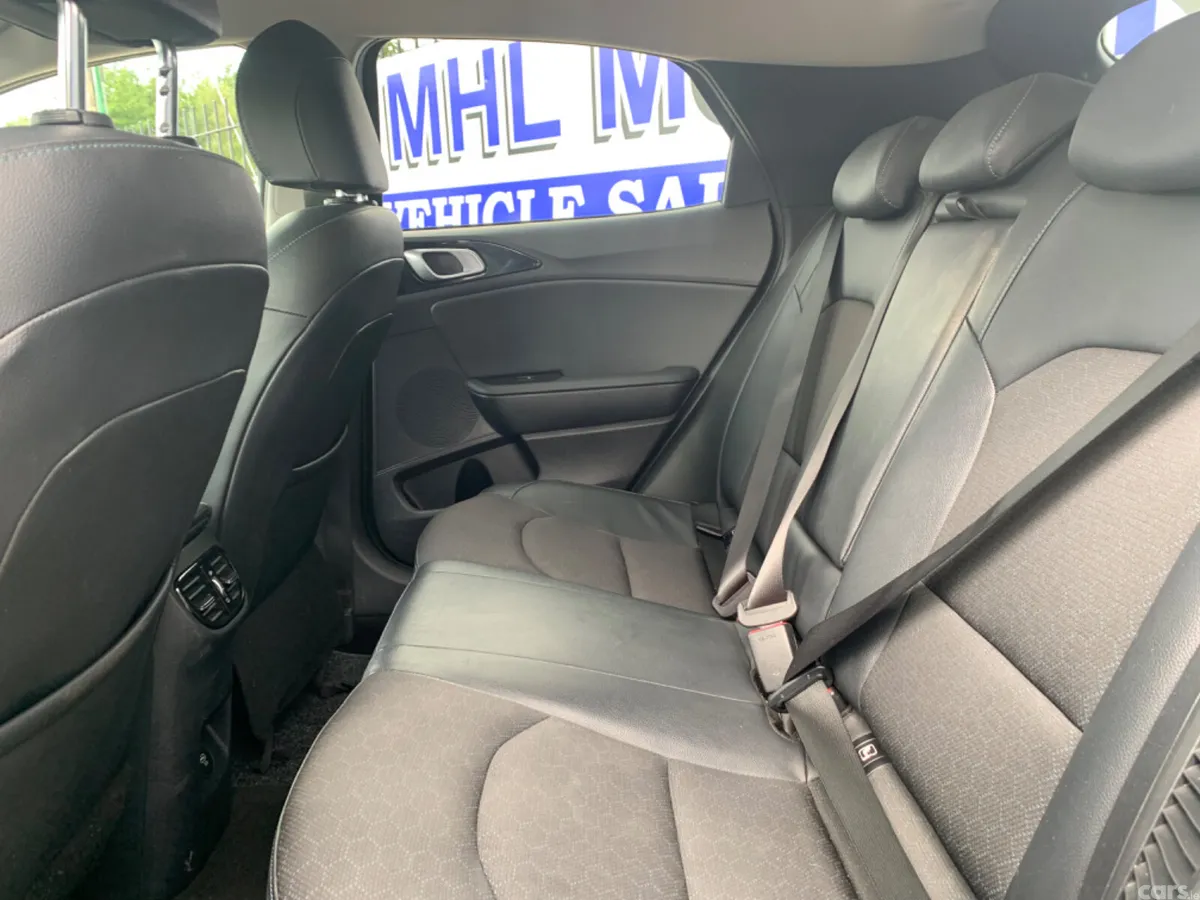 Kia XCeed Hatchback, Petrol Plug-in Hybrid, 2023, Grey