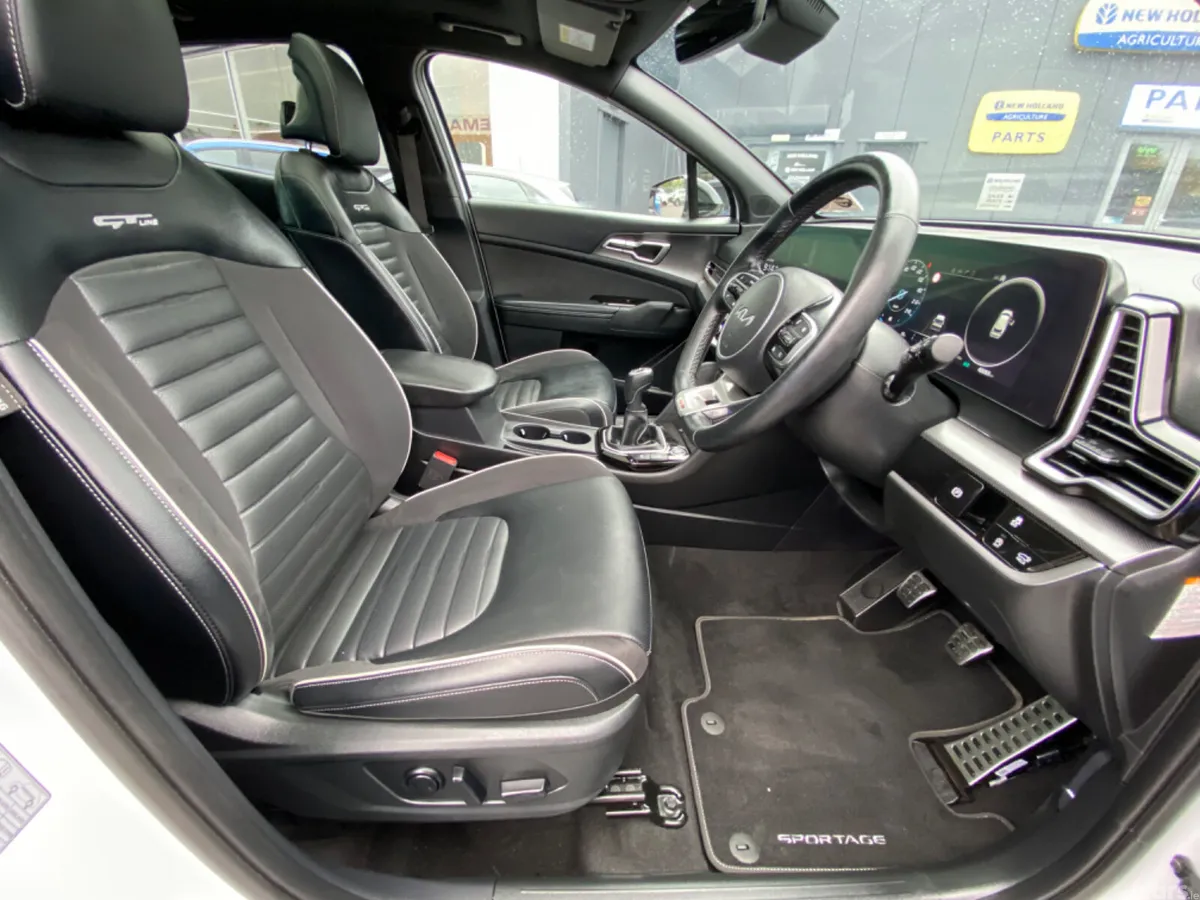 Kia Sportage SUV, Diesel Hybrid, 2025, White