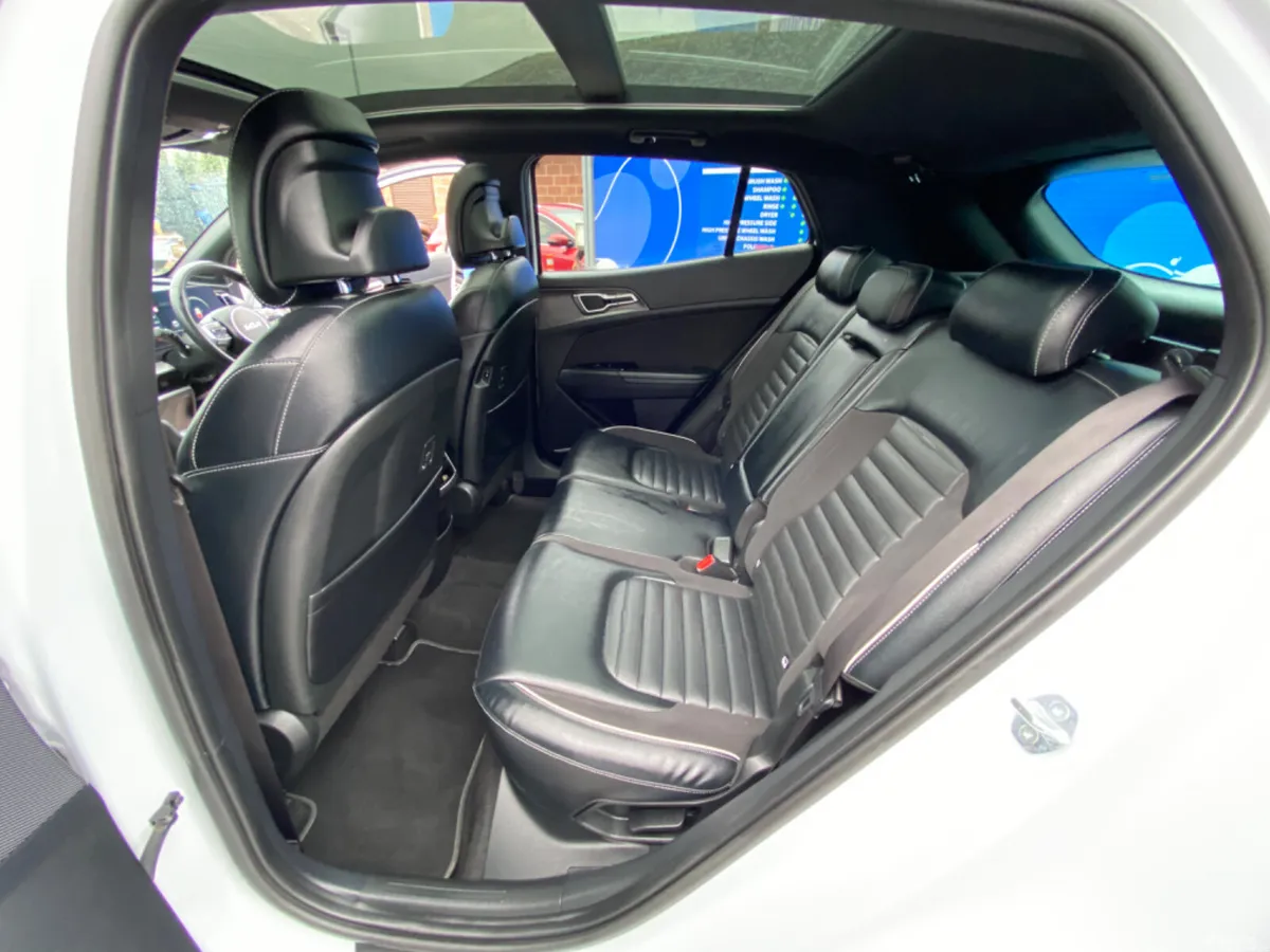 Kia Sportage SUV, Diesel Hybrid, 2025, White