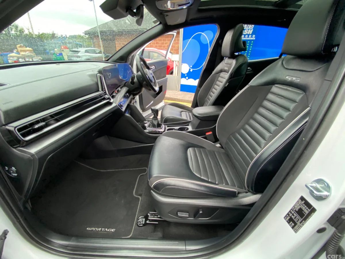 Kia Sportage SUV, Diesel Hybrid, 2025, White