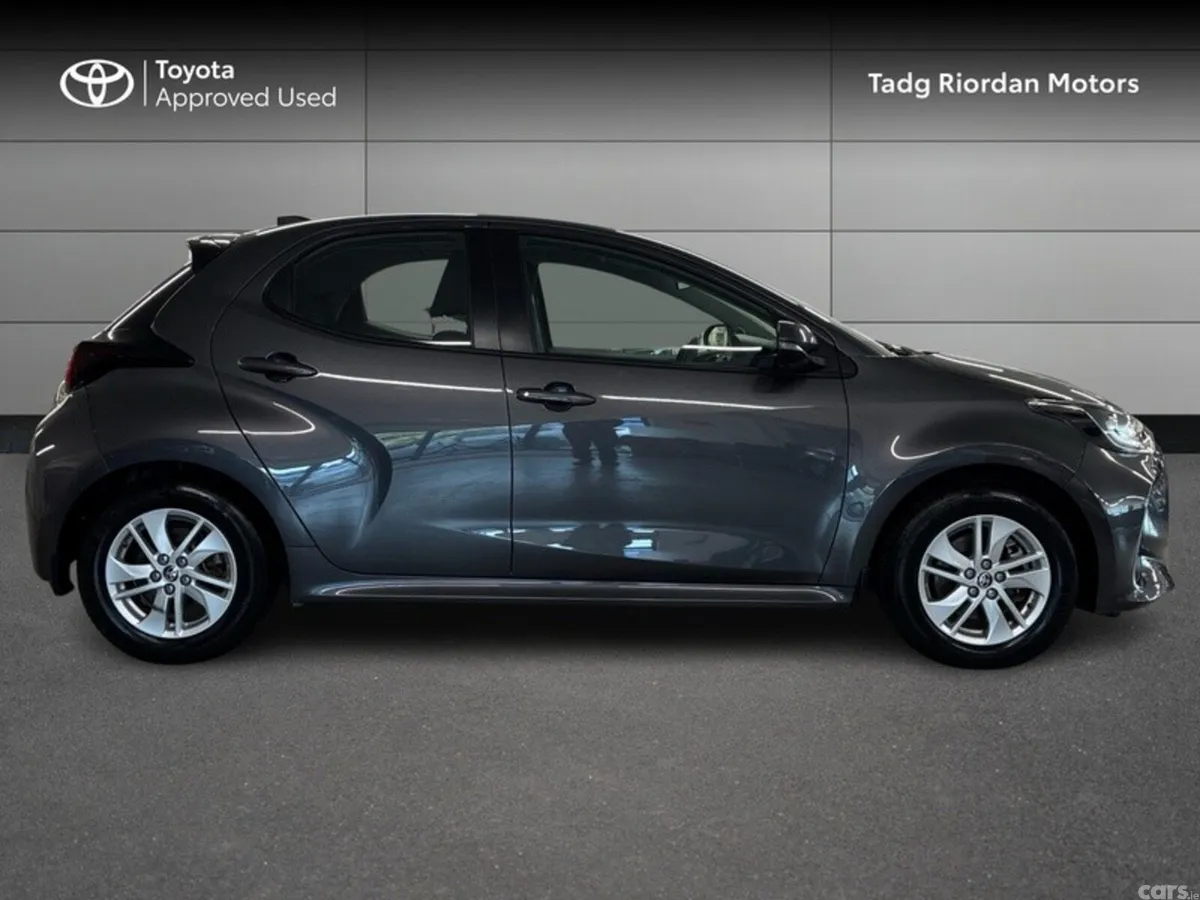 Toyota Yaris Hatchback, Petrol Hybrid, 2022, Grey