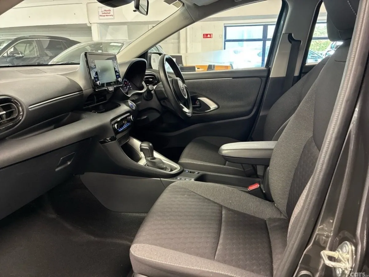 Toyota Yaris Hatchback, Petrol Hybrid, 2022, Grey