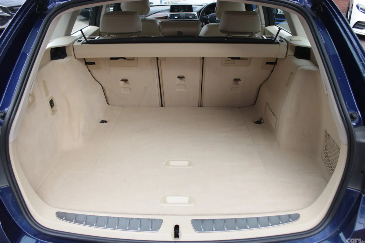 BMW 3-Series Estate, Diesel, 2018, Blue