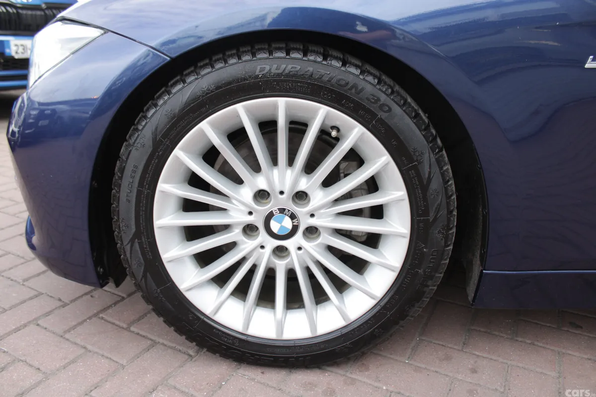 BMW 3-Series Estate, Diesel, 2018, Blue