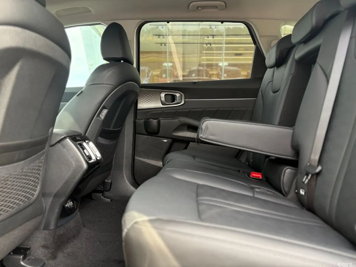 Kia Sorento SUV, Petrol Plug-in Hybrid, 2027, Black