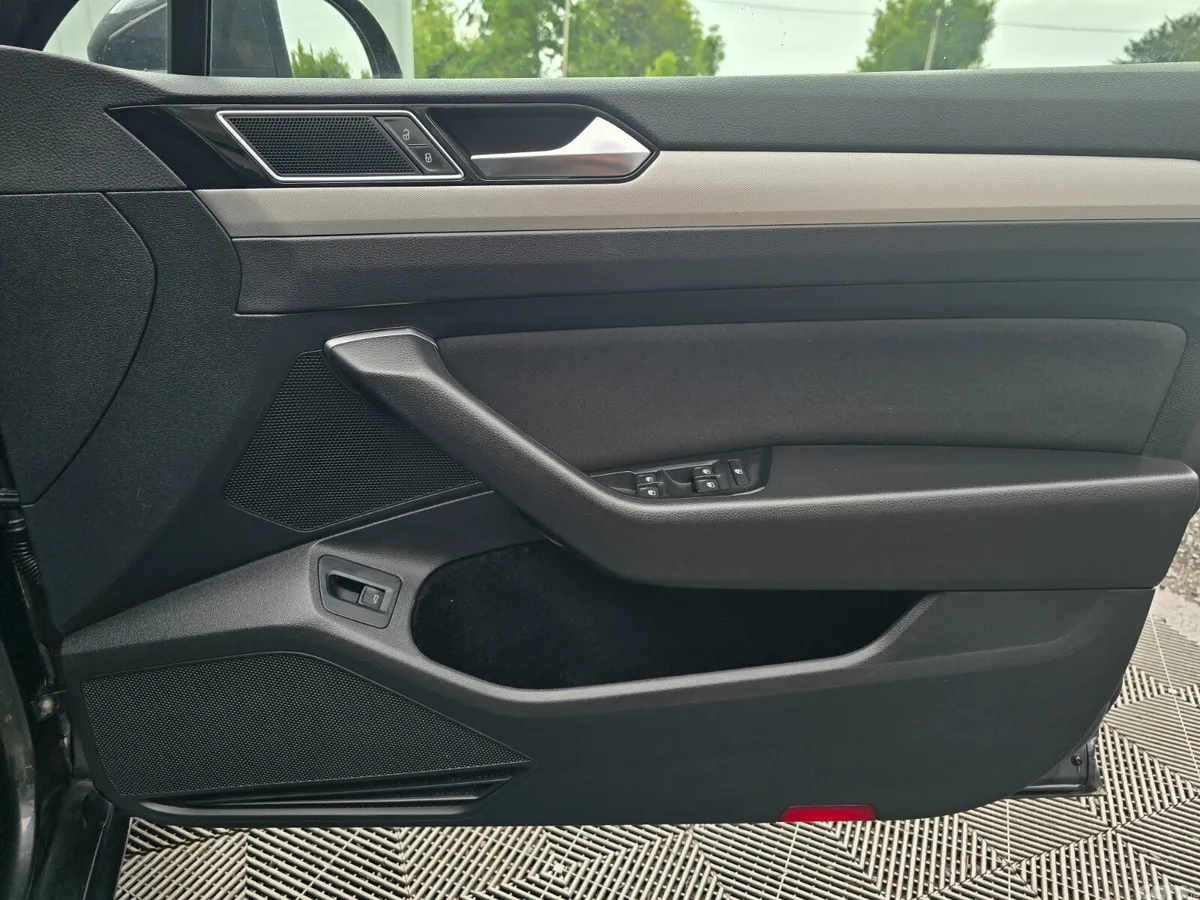 Volkswagen Passat Saloon, Diesel, 2018, Grey