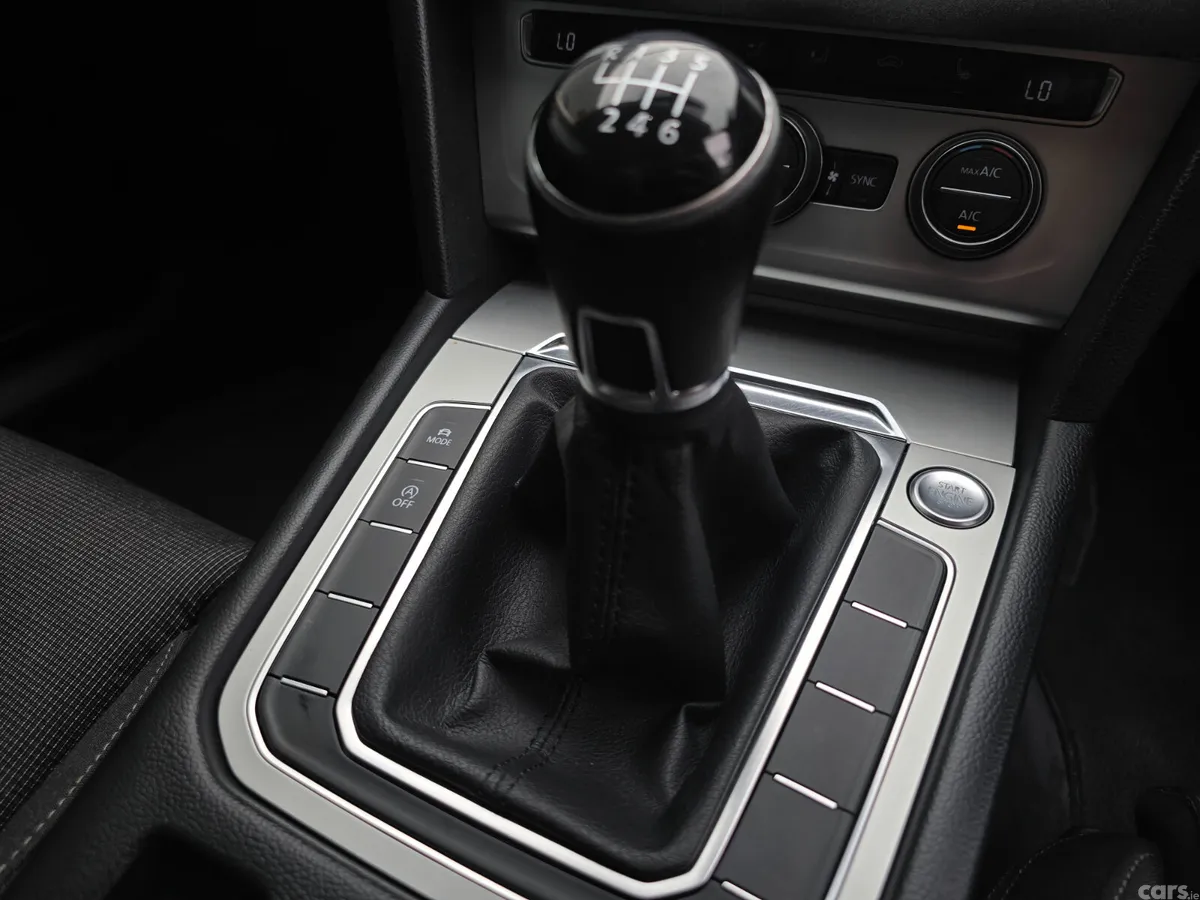 Volkswagen Passat Saloon, Diesel, 2018, Grey