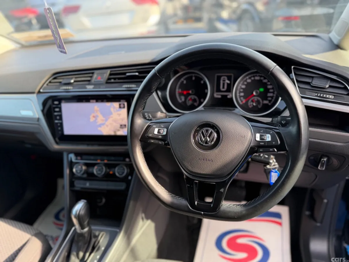 Volkswagen Touran MPV, Diesel, 2019, Black