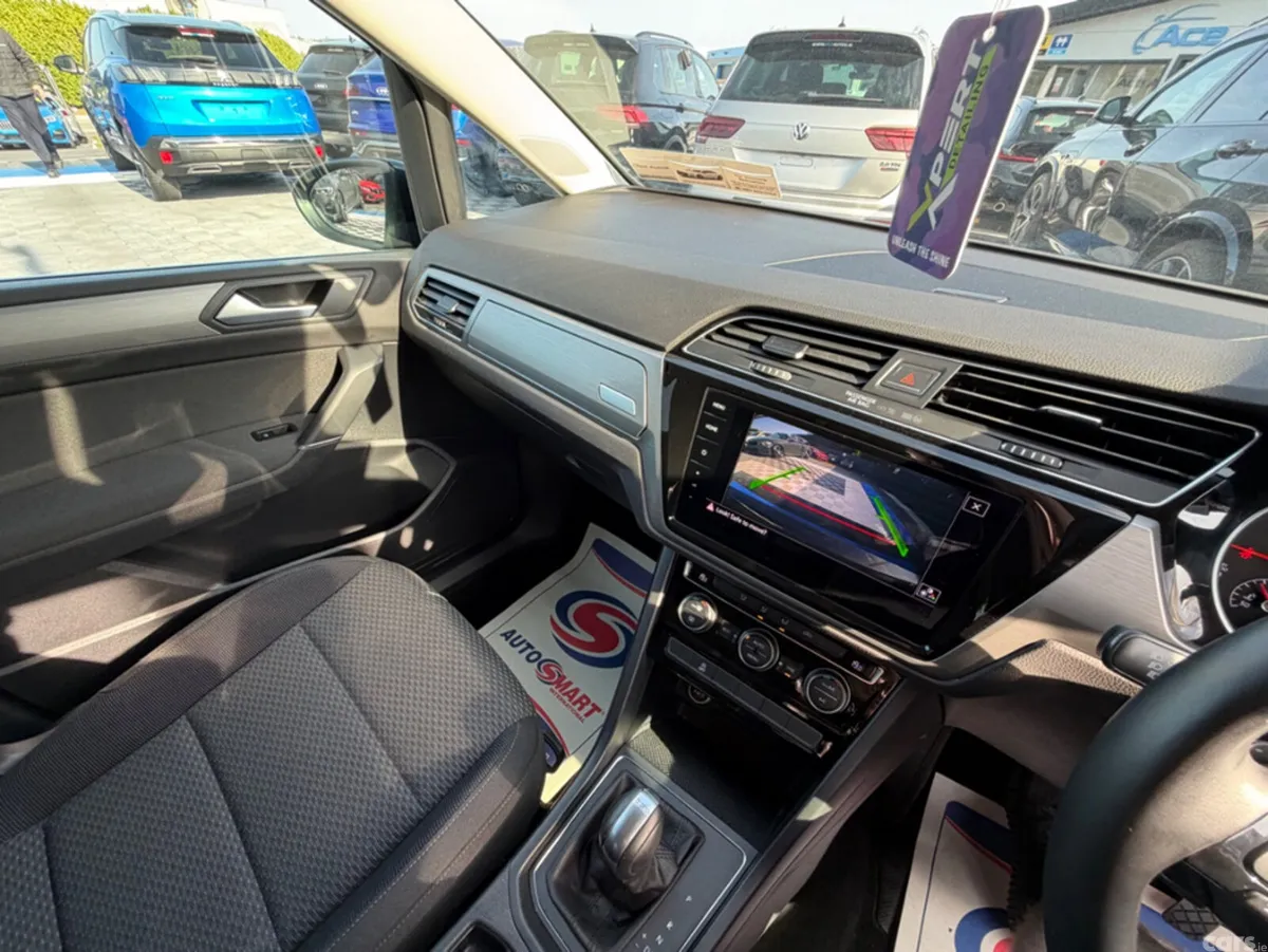 Volkswagen Touran MPV, Diesel, 2019, Black