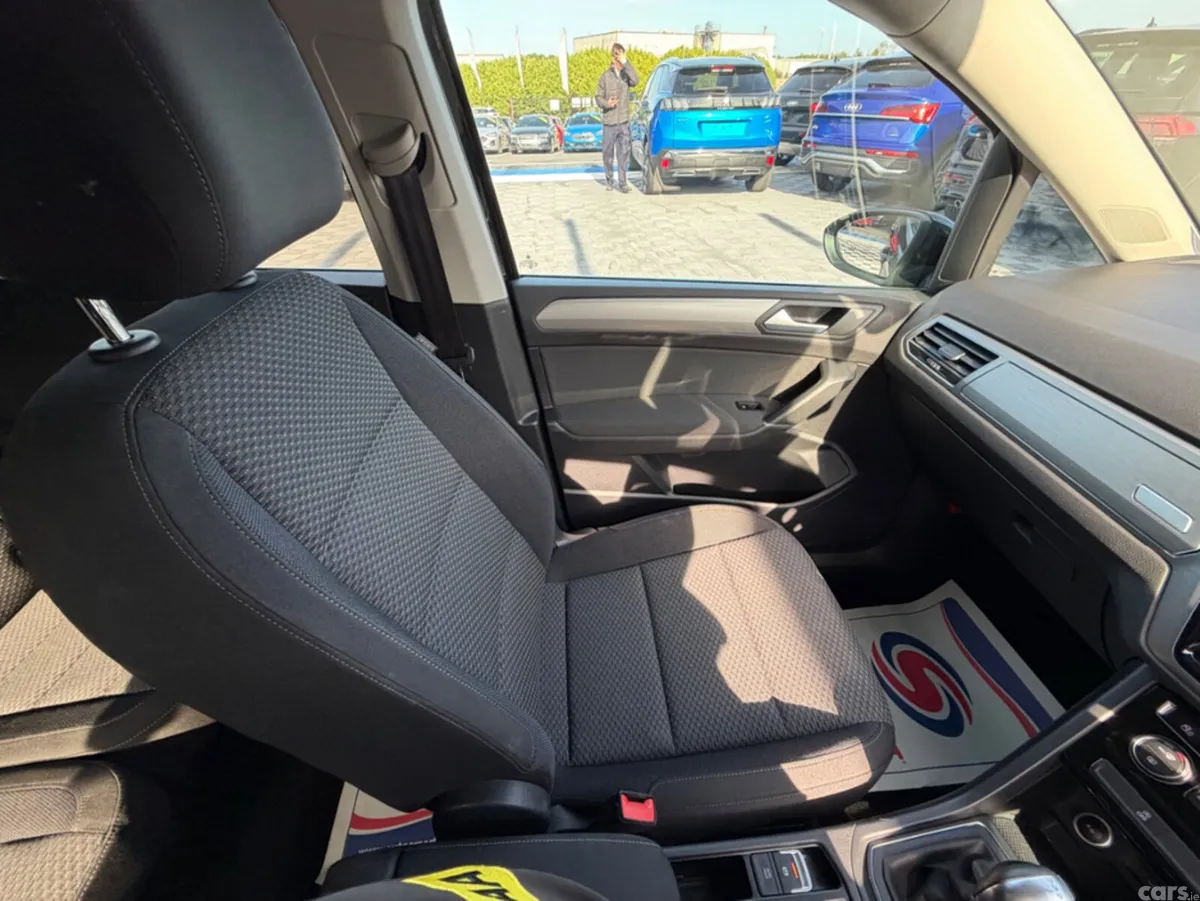 Volkswagen Touran MPV, Diesel, 2019, Black
