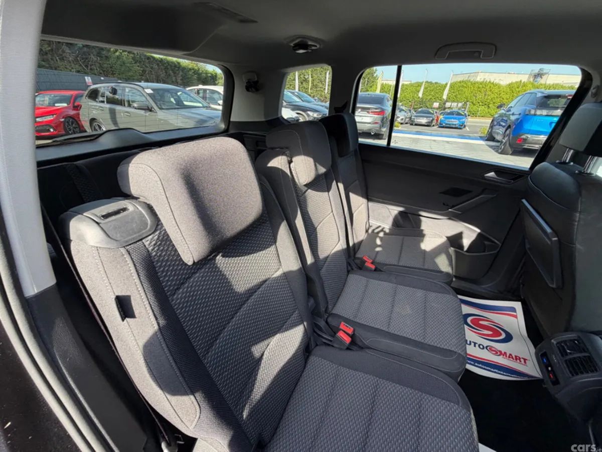Volkswagen Touran MPV, Diesel, 2019, Black