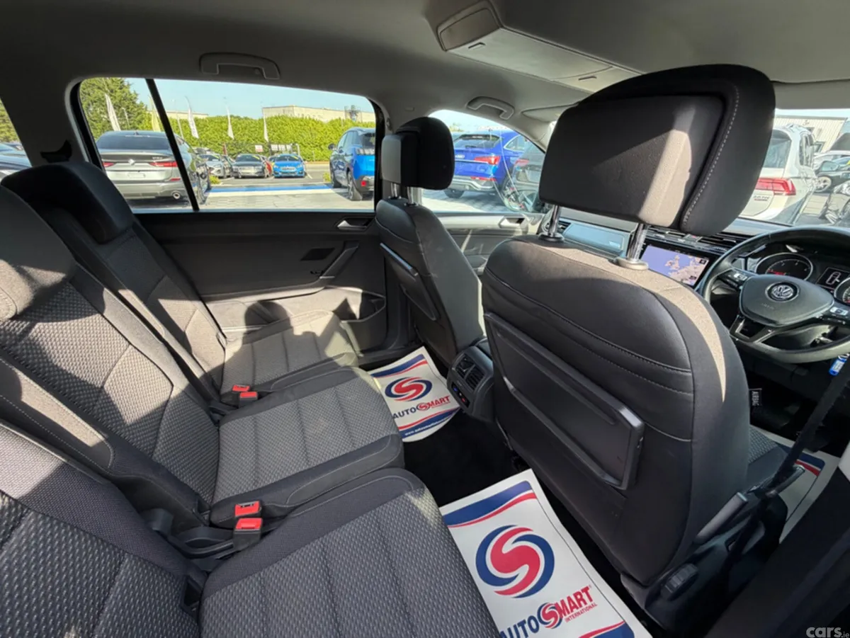 Volkswagen Touran MPV, Diesel, 2019, Black