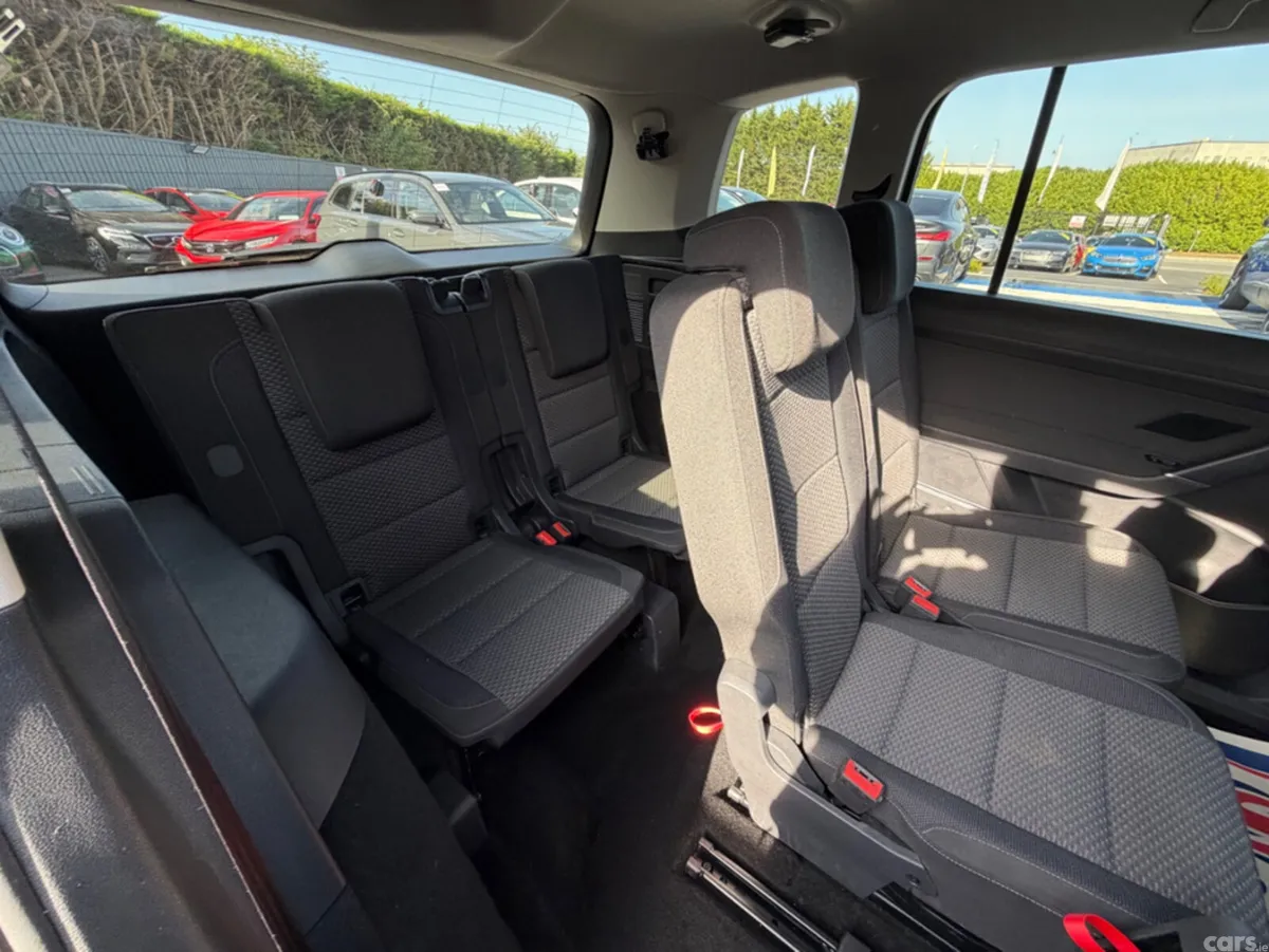 Volkswagen Touran MPV, Diesel, 2019, Black