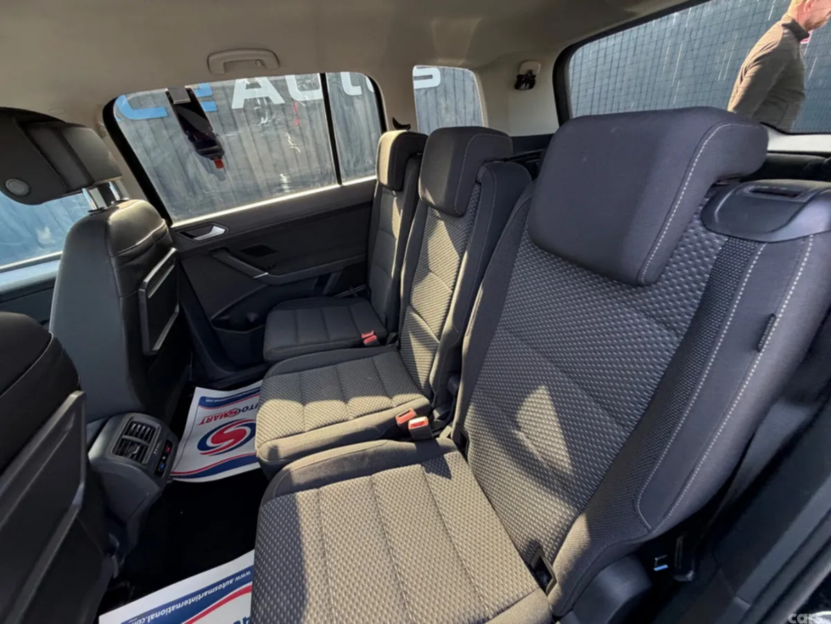 Volkswagen Touran MPV, Diesel, 2019, Black