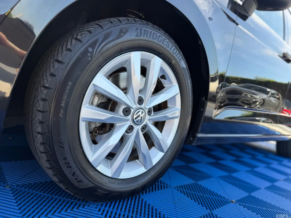 Volkswagen Touran MPV, Diesel, 2019, Black