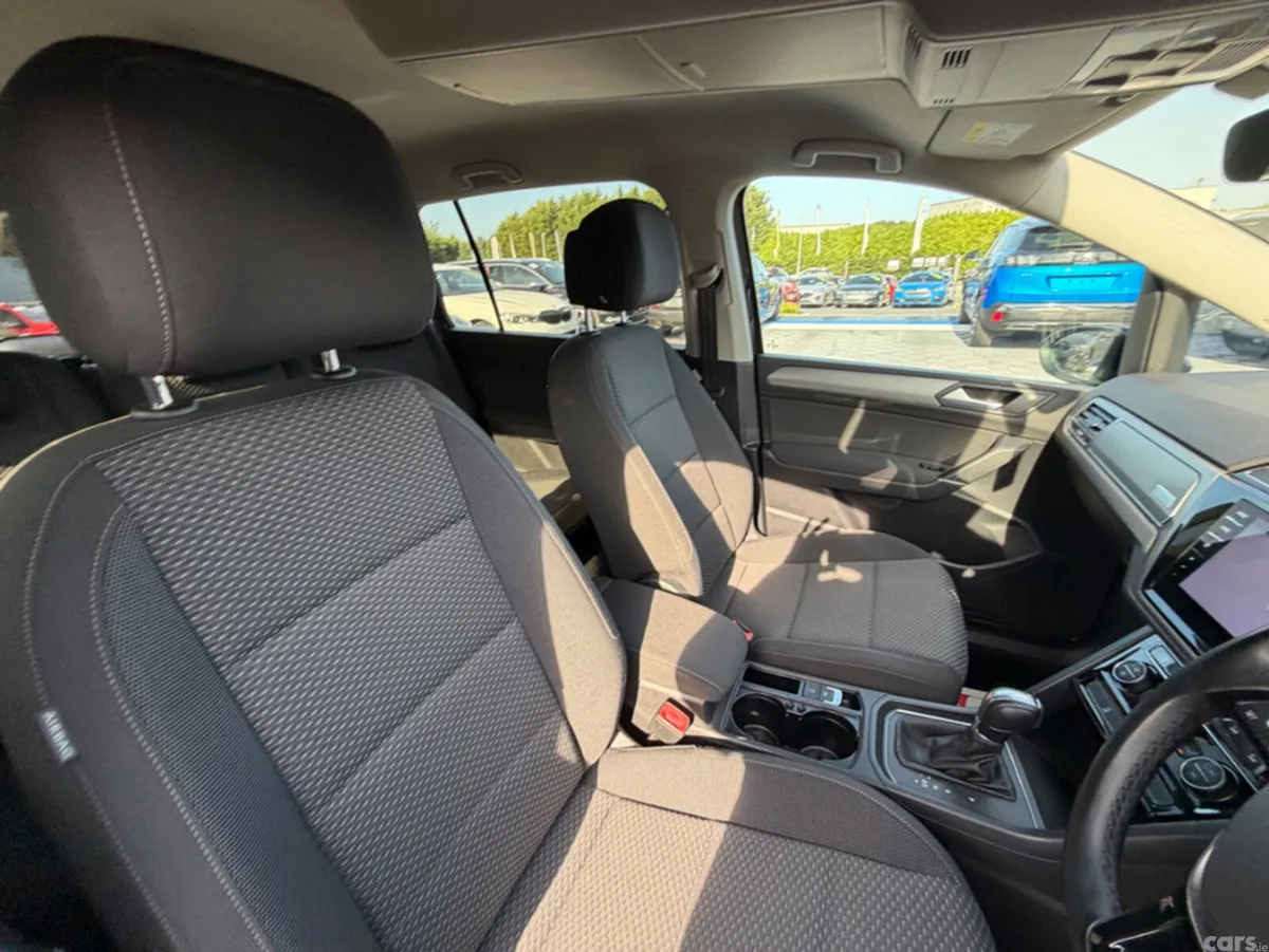 Volkswagen Touran MPV, Diesel, 2019, Black