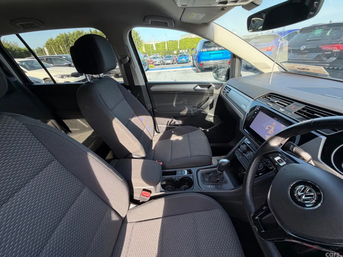 Volkswagen Touran MPV, Diesel, 2019, Black