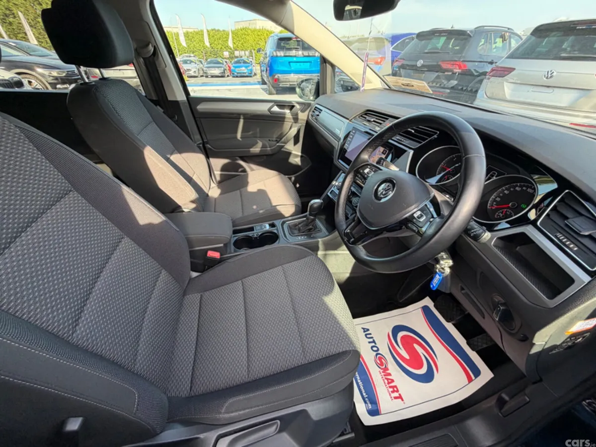 Volkswagen Touran MPV, Diesel, 2019, Black