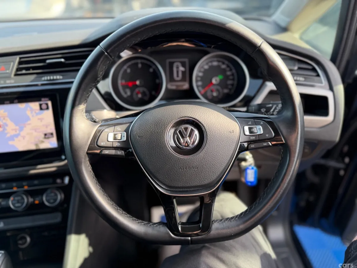 Volkswagen Touran MPV, Diesel, 2019, Black